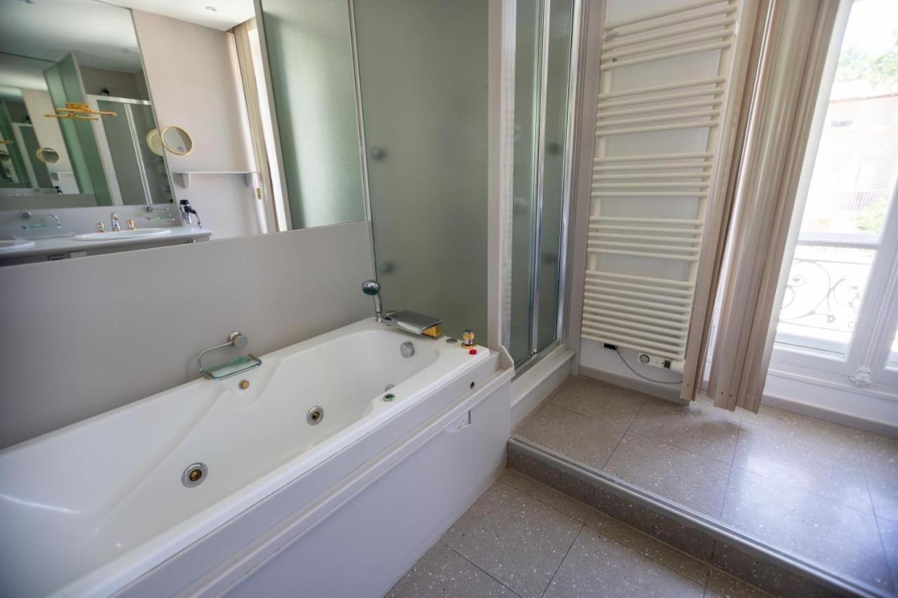 Les Frenes En Provence-Chateau Zen Avignon Room photo